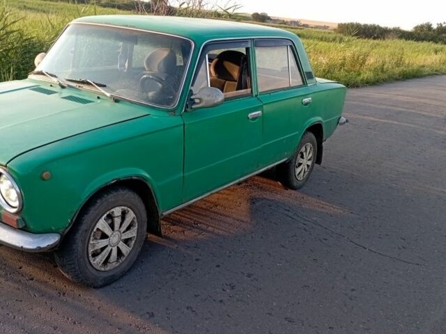 Зеленый ВАЗ 2101, объемом двигателя 1 л и пробегом 350 тыс. км за 481 $, фото 3 на Automoto.ua