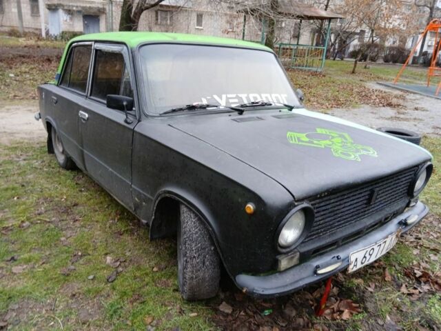 Зеленый ВАЗ 2101, объемом двигателя 1.6 л и пробегом 777 тыс. км за 400 $, фото 5 на Automoto.ua