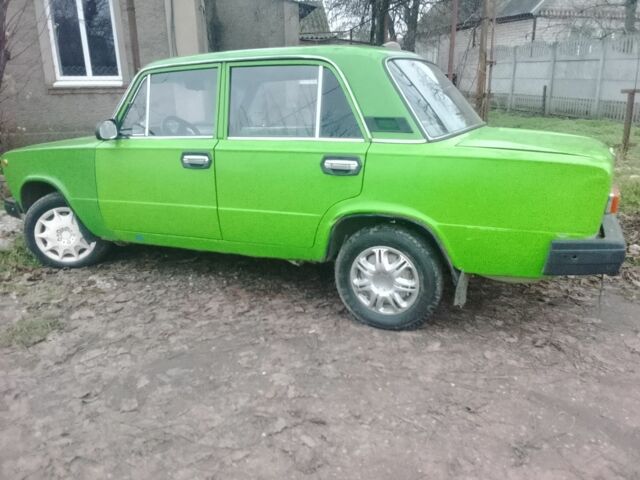 Зелений ВАЗ 2101, об'ємом двигуна 1 л та пробігом 1000 тис. км за 474 $, фото 1 на Automoto.ua