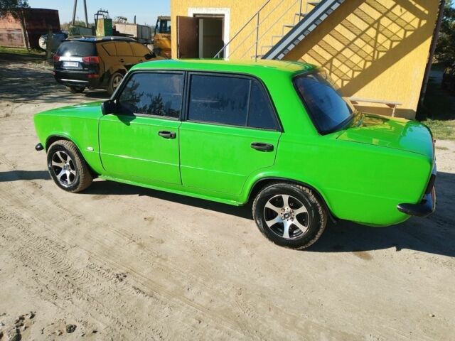 Зеленый ВАЗ 2101, объемом двигателя 1.3 л и пробегом 77 тыс. км за 1000 $, фото 2 на Automoto.ua