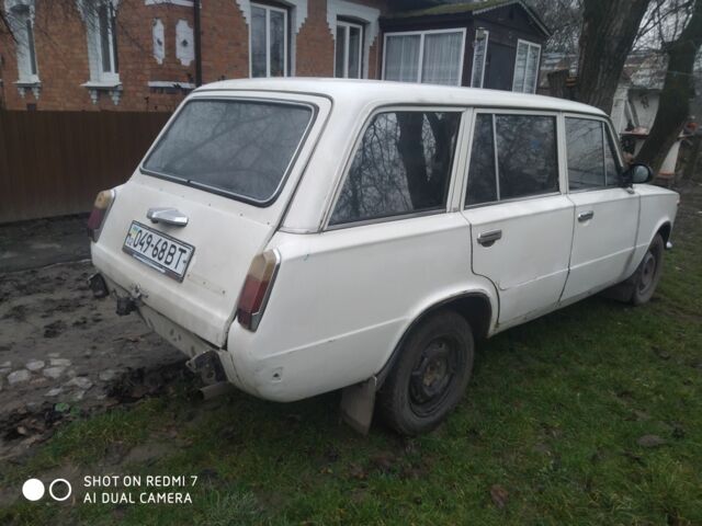 Белый ВАЗ 2102, объемом двигателя 1.5 л и пробегом 250 тыс. км за 380 $, фото 2 на Automoto.ua