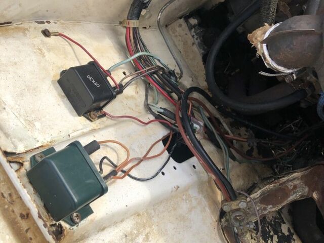 Белый ВАЗ 2102, объемом двигателя 1.2 л и пробегом 100 тыс. км за 239 $, фото 4 на Automoto.ua