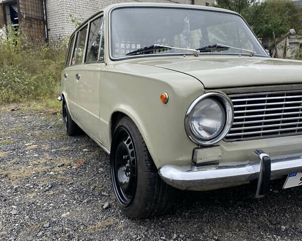 Бежевый ВАЗ 2102, объемом двигателя 1.2 л и пробегом 70 тыс. км за 3000 $, фото 1 на Automoto.ua