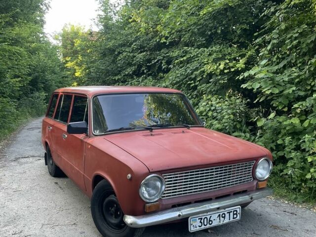 Красный ВАЗ 2102, объемом двигателя 1.5 л и пробегом 300 тыс. км за 600 $, фото 1 на Automoto.ua