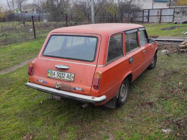 Красный ВАЗ 2102, объемом двигателя 1.5 л и пробегом 300 тыс. км за 310 $, фото 2 на Automoto.ua