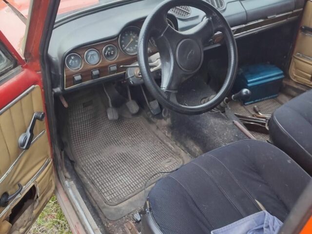 Красный ВАЗ 2102, объемом двигателя 1.5 л и пробегом 300 тыс. км за 310 $, фото 5 на Automoto.ua