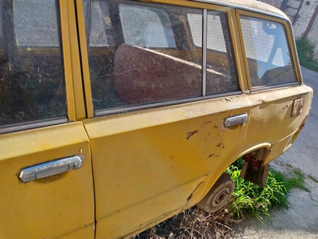 Желтый ВАЗ 2102, объемом двигателя 0 л и пробегом 300 тыс. км за 354 $, фото 2 на Automoto.ua