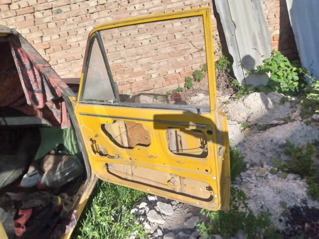 Желтый ВАЗ 2102, объемом двигателя 0 л и пробегом 300 тыс. км за 354 $, фото 9 на Automoto.ua
