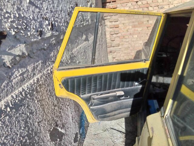 Желтый ВАЗ 2102, объемом двигателя 0 л и пробегом 300 тыс. км за 354 $, фото 1 на Automoto.ua