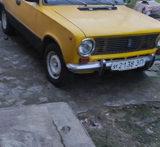 Жовтий ВАЗ 2102, об'ємом двигуна 1 л та пробігом 1000 тис. км за 629 $, фото 1 на Automoto.ua