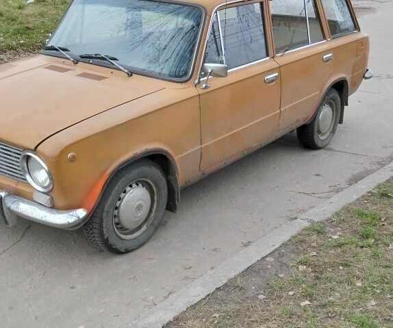 Жовтий ВАЗ 2102, об'ємом двигуна 1.3 л та пробігом 100 тис. км за 712 $, фото 3 на Automoto.ua