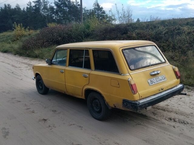 Желтый ВАЗ 2102, объемом двигателя 1.2 л и пробегом 100 тыс. км за 440 $, фото 4 на Automoto.ua
