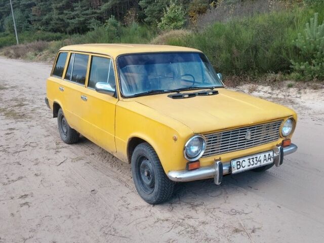 Желтый ВАЗ 2102, объемом двигателя 1.2 л и пробегом 100 тыс. км за 440 $, фото 1 на Automoto.ua