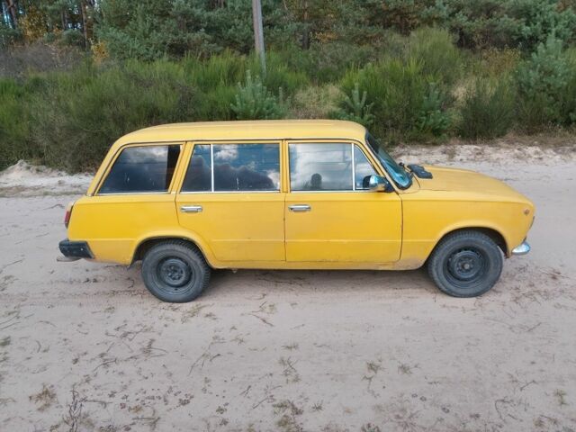 Желтый ВАЗ 2102, объемом двигателя 1.2 л и пробегом 100 тыс. км за 440 $, фото 2 на Automoto.ua