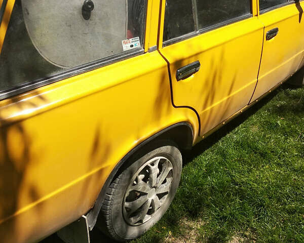 Желтый ВАЗ 2102, объемом двигателя 1.2 л и пробегом 132 тыс. км за 900 $, фото 2 на Automoto.ua