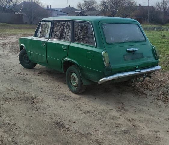 Зеленый ВАЗ 2102, объемом двигателя 1.5 л и пробегом 35 тыс. км за 400 $, фото 2 на Automoto.ua