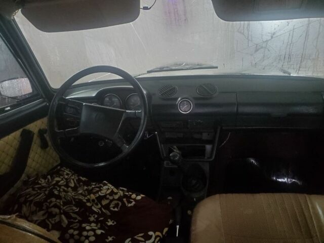 Белый ВАЗ 2103, объемом двигателя 1.5 л и пробегом 25 тыс. км за 358 $, фото 5 на Automoto.ua