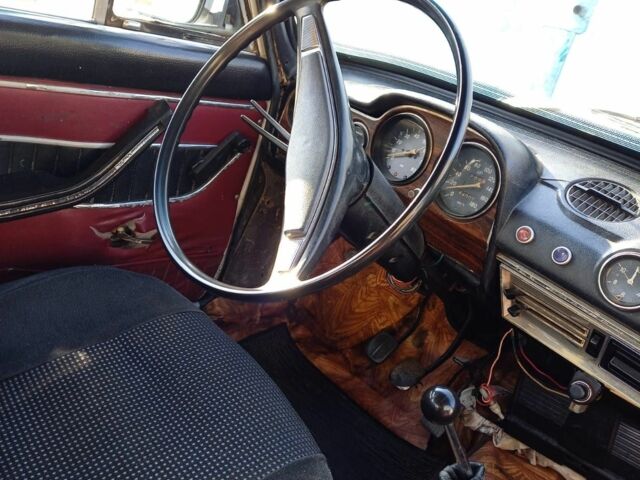 Белый ВАЗ 2103, объемом двигателя 1.5 л и пробегом 200 тыс. км за 355 $, фото 2 на Automoto.ua