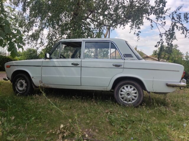 Белый ВАЗ 2103, объемом двигателя 1 л и пробегом 97 тыс. км за 500 $, фото 2 на Automoto.ua