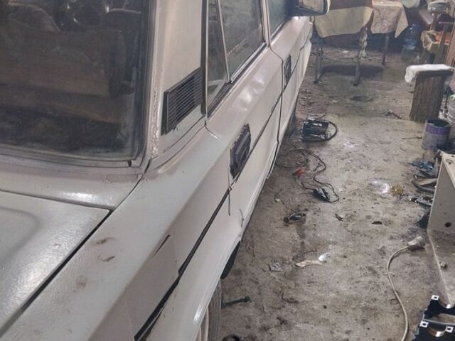 Белый ВАЗ 2103, объемом двигателя 0 л и пробегом 288 тыс. км за 238 $, фото 6 на Automoto.ua