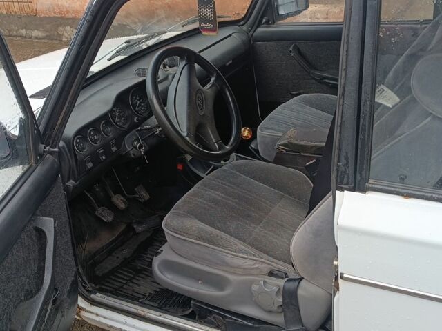 ВАЗ 2103 1973 в Кривом Роге на Automoto.ua Белый ВАЗ 2103, объемом двигателя 1.5 л и пробегом 50 тыс. км за 999 $, фото 4 на Automoto.ua