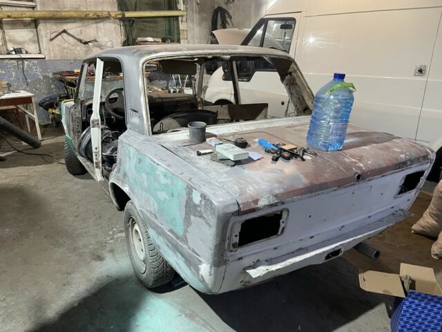 Белый ВАЗ 2103, объемом двигателя 0 л и пробегом 300 тыс. км за 350 $, фото 3 на Automoto.ua