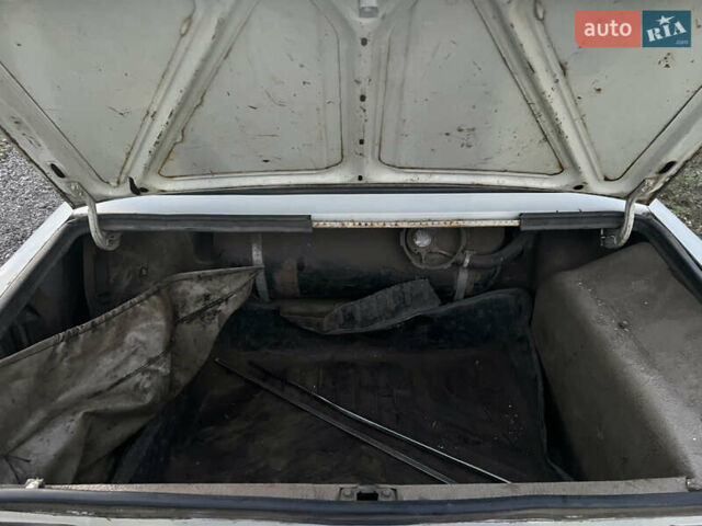 Белый ВАЗ 2103, объемом двигателя 0 л и пробегом 200 тыс. км за 350 $, фото 5 на Automoto.ua