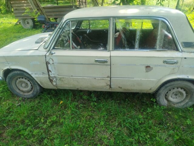 Белый ВАЗ 2103, объемом двигателя 0 л и пробегом 73 тыс. км за 193 $, фото 2 на Automoto.ua