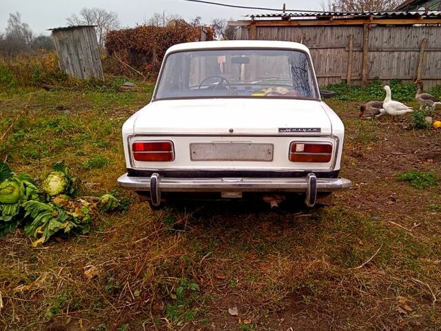 Белый ВАЗ 2103, объемом двигателя 1.5 л и пробегом 300 тыс. км за 740 $, фото 1 на Automoto.ua