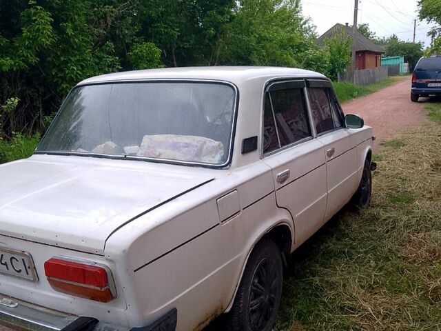 Белый ВАЗ 2103, объемом двигателя 1.5 л и пробегом 300 тыс. км за 550 $, фото 2 на Automoto.ua