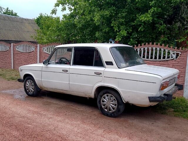 Белый ВАЗ 2103, объемом двигателя 1.5 л и пробегом 300 тыс. км за 550 $, фото 1 на Automoto.ua