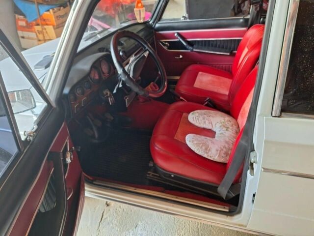 Белый ВАЗ 2103, объемом двигателя 1.5 л и пробегом 220 тыс. км за 1939 $, фото 2 на Automoto.ua