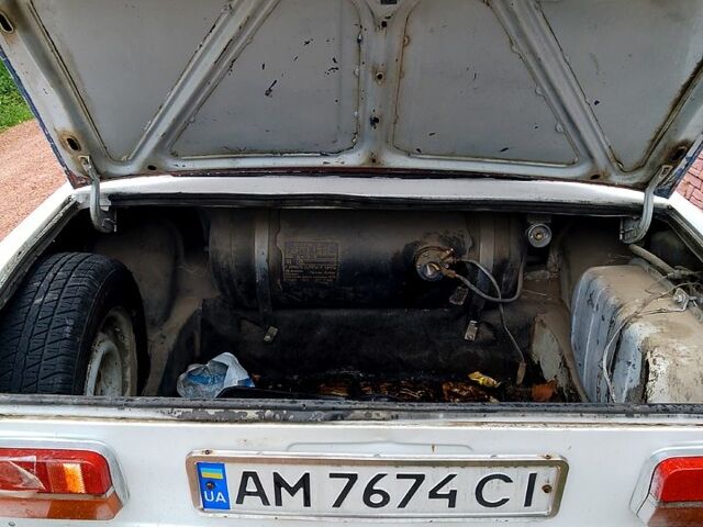 Белый ВАЗ 2103, объемом двигателя 1.5 л и пробегом 300 тыс. км за 550 $, фото 6 на Automoto.ua