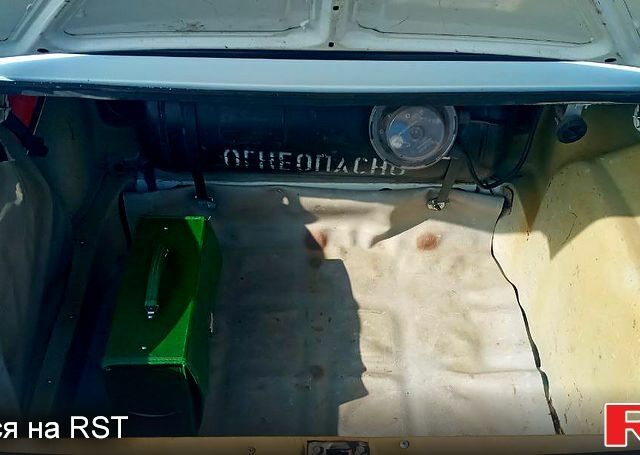 Белый ВАЗ 2103, объемом двигателя 1.5 л и пробегом 223 тыс. км за 1600 $, фото 3 на Automoto.ua