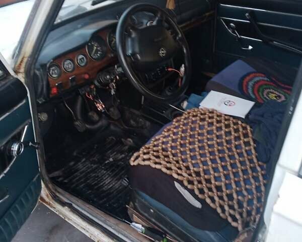Белый ВАЗ 2103, объемом двигателя 1.5 л и пробегом 350 тыс. км за 550 $, фото 4 на Automoto.ua