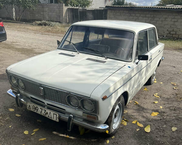 ВАЗ 2103 1979 в Каменское - Днепродзержинск на Automoto.ua Белый ВАЗ 2103, объемом двигателя 1.3 л и пробегом 88 тыс. км за 546 $, фото 1 на Automoto.ua