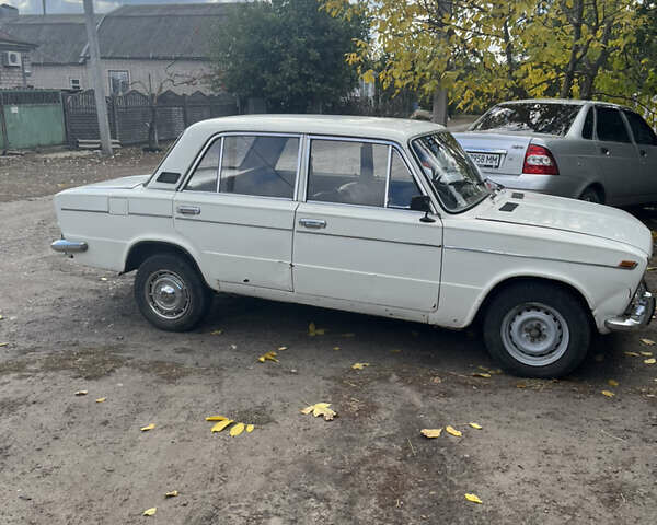 ВАЗ 2103 1979 в Каменское - Днепродзержинск на Automoto.ua Белый ВАЗ 2103, объемом двигателя 1.3 л и пробегом 88 тыс. км за 546 $, фото 3 на Automoto.ua