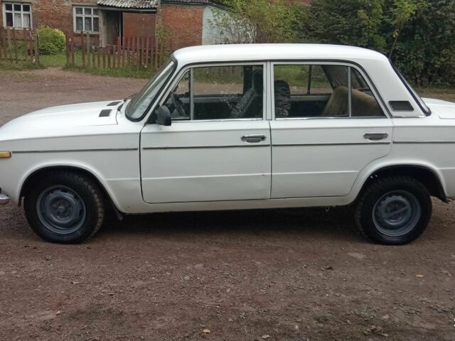 Белый ВАЗ 2103, объемом двигателя 1.3 л и пробегом 330 тыс. км за 404 $, фото 3 на Automoto.ua