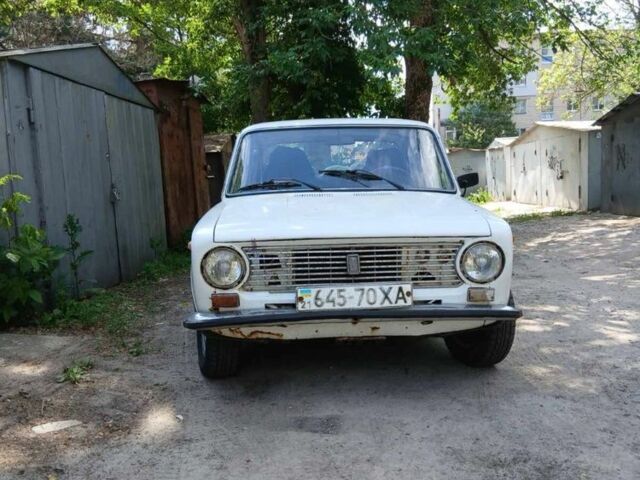 Белый ВАЗ 2103, объемом двигателя 1.3 л и пробегом 200 тыс. км за 400 $, фото 1 на Automoto.ua
