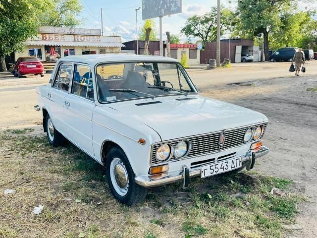 ВАЗ 2103 1982 у Дніпро (Дніпропетровську) на Automoto.ua Білий ВАЗ 2103, об'ємом двигуна 1 л та пробігом 300 тис. км за 1600 $, фото 1 на Automoto.ua