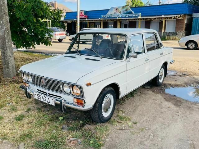 ВАЗ 2103 1982 у Дніпро (Дніпропетровську) на Automoto.ua Білий ВАЗ 2103, об'ємом двигуна 1 л та пробігом 300 тис. км за 1600 $, фото 2 на Automoto.ua