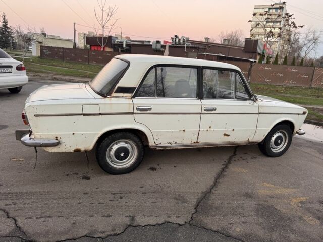 Белый ВАЗ 2103, объемом двигателя 1.5 л и пробегом 400 тыс. км за 600 $, фото 4 на Automoto.ua