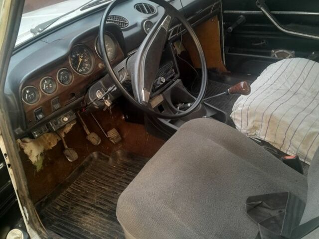 Белый ВАЗ 2103, объемом двигателя 0 л и пробегом 240 тыс. км за 357 $, фото 6 на Automoto.ua