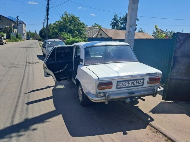 Белый ВАЗ 2103, объемом двигателя 1 л и пробегом 125 тыс. км за 385 $, фото 2 на Automoto.ua