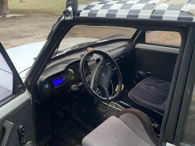 Белый ВАЗ 2103, объемом двигателя 1.6 л и пробегом 1000 тыс. км за 1500 $, фото 5 на Automoto.ua