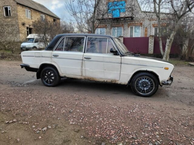 Белый ВАЗ 2103, объемом двигателя 1.5 л и пробегом 300 тыс. км за 400 $, фото 3 на Automoto.ua