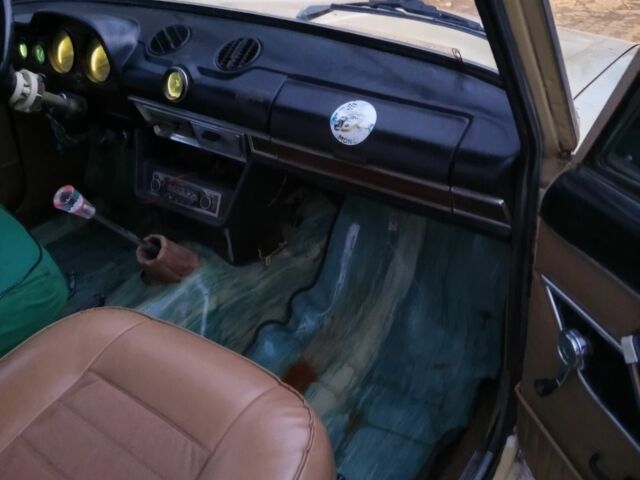 Белый ВАЗ 2103, объемом двигателя 1.3 л и пробегом 90 тыс. км за 809 $, фото 3 на Automoto.ua