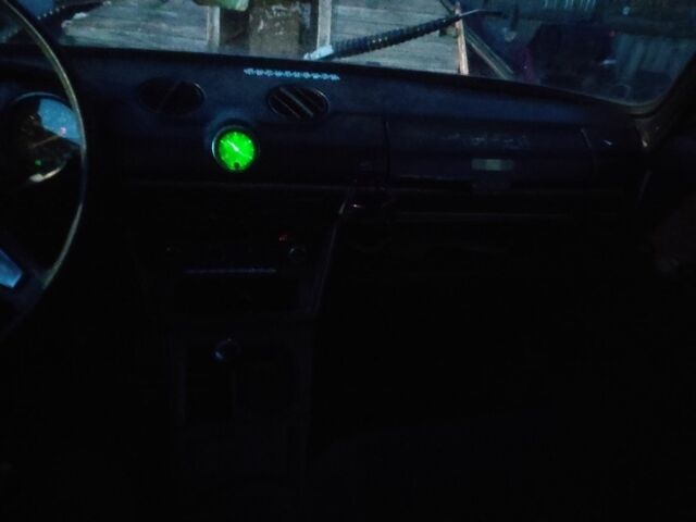 Білий ВАЗ 2103, об'ємом двигуна 0.3 л та пробігом 200 тис. км за 271 $, фото 6 на Automoto.ua