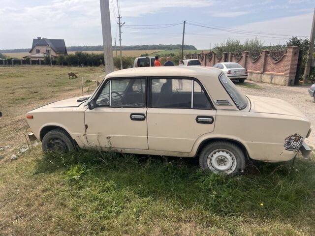 Бежевый ВАЗ 2103, объемом двигателя 0 л и пробегом 300 тыс. км за 588 $, фото 3 на Automoto.ua