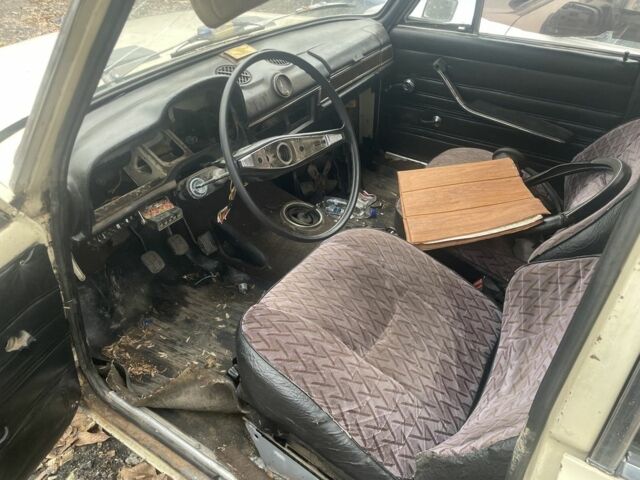 Бежевый ВАЗ 2103, объемом двигателя 0 л и пробегом 1000 тыс. км за 10 $, фото 2 на Automoto.ua